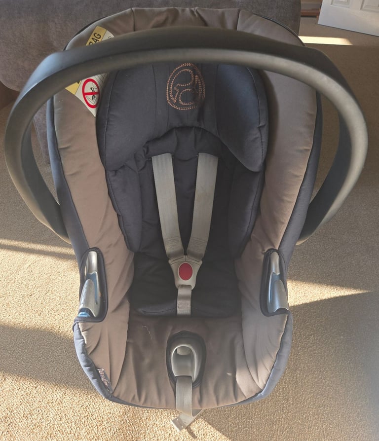Cybex platinum baby car seat with aton Q isofix base.  For 0 to 13kg