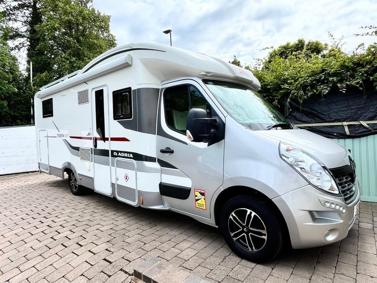 image for Adria Matrix Supreme M687 SBC 2015 Rear Island Bed