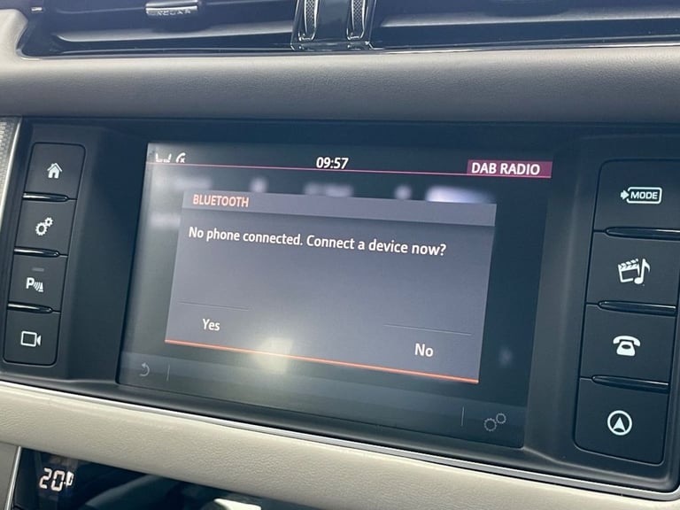 2017 Jaguar XF 2.0d Portfolio Saloon 4dr Diesel Auto Euro 6 (s/s) (180 ps) Saloon Diesel Automatic