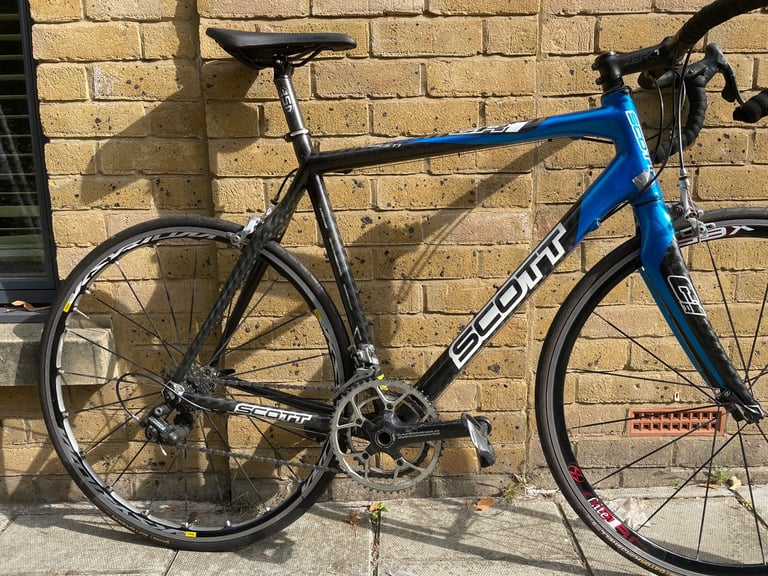 Complete Carbon Scott Road bicycle Campagnolo components throughout