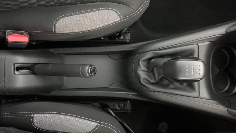 2016 Peugeot 208 1.2 PureTech XS White Hatchback 5dr Petrol Manual Euro 6 (82 ps) Hatchback Petro...