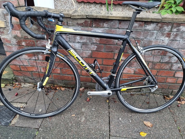 Scott speedster s10 road bike. Full ultegra groupset,  30 gears. R550 shimano wheels. Frame cracked.