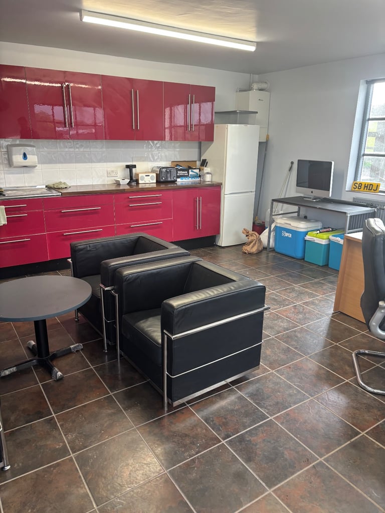 Office to Rent ( also yard space available different size lots 
