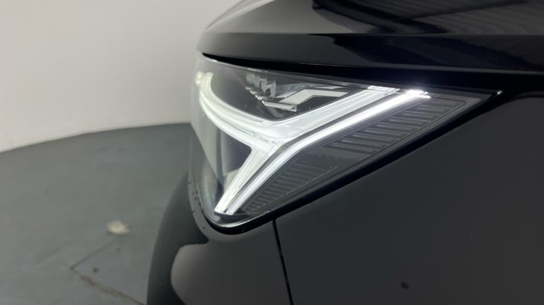 2022 Volvo XC40 B4 Plus, AWD Mild Hybrid Petrol, Dark(Blond Leather, Heated Seats, Carplay) Estat...