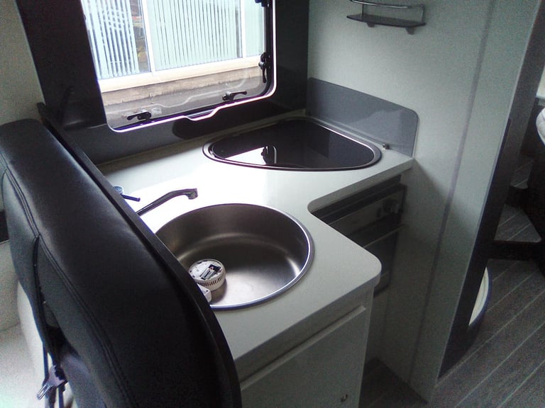 Ford ROLLER TEAM ZEFIRO 696 AU Motorhome Campervan