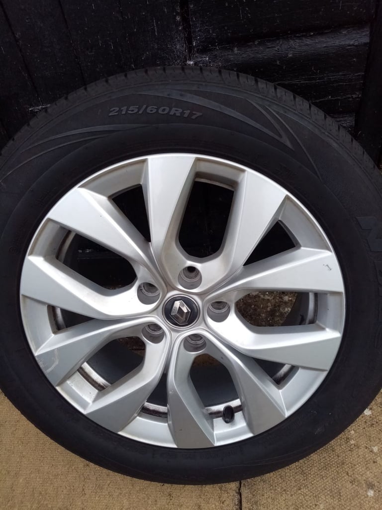 image for Renault Captur Iconic 2020-2023 17" Alloy wheel and Tyre