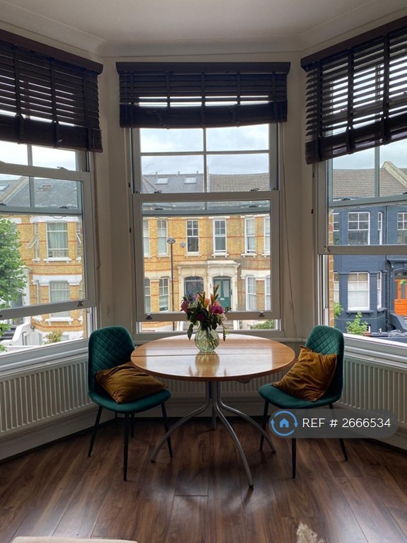 2 bedroom flat in Thistlewaite Road, London, E5 (2 bed) (#2666534)