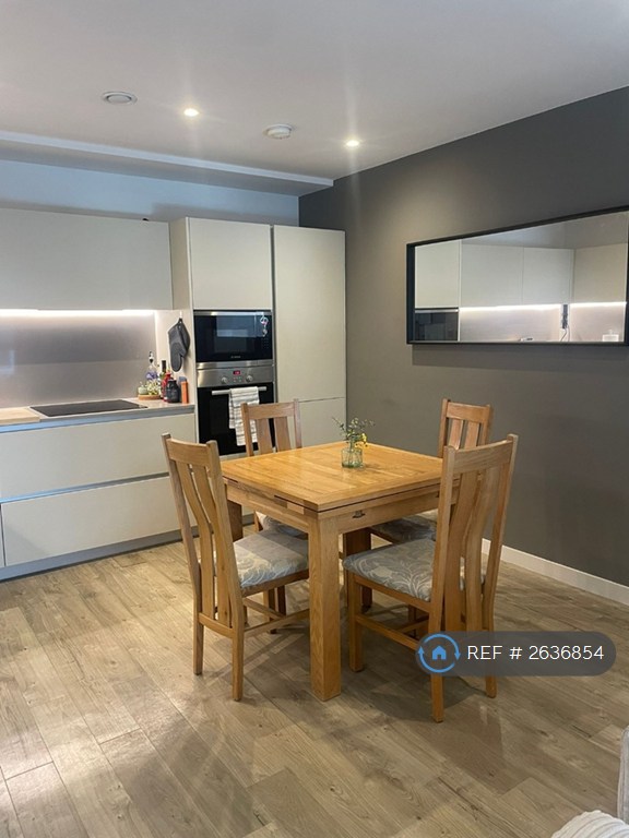 2 bedroom flat in Station Approach, London, SE26 (2 bed) (#2636854)