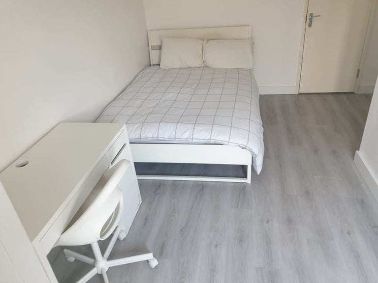 Large Ensuite room with kitchenette