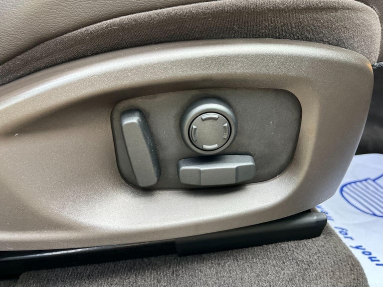 JAGUAR F-PACE 2.0 D180 Portfolio 2016