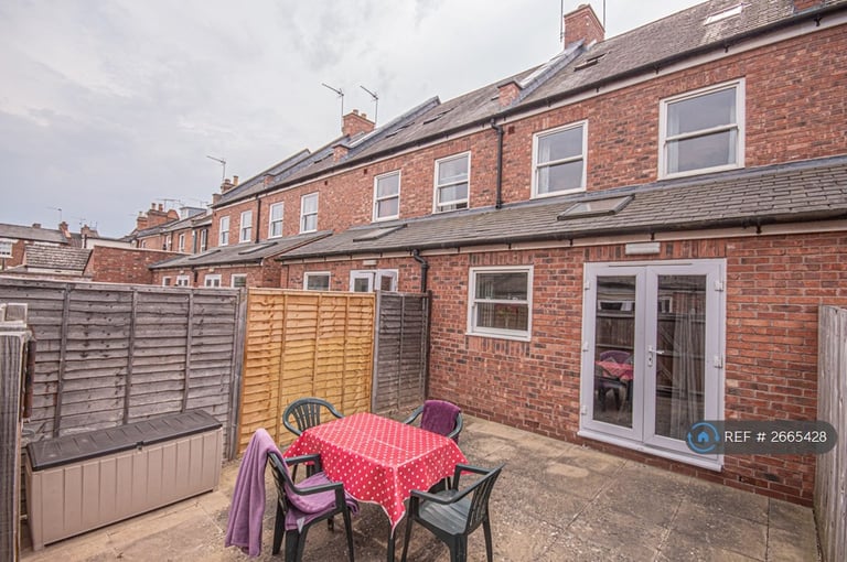 6 bedroom house in Gordon Street, Leamington Spa, CV31 (6 bed) (#2665428)