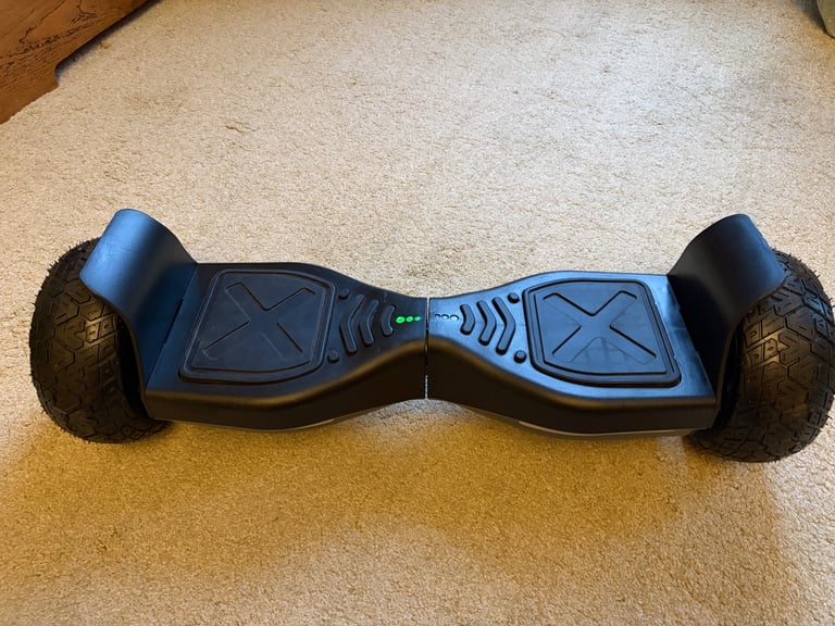 Hoverboard in excellent condition, plus charger and safety accessories 