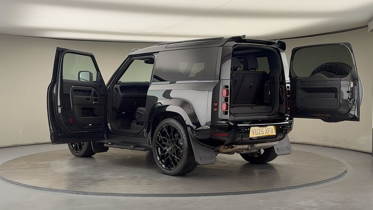 2025 Land Rover Defender 3.0 D250 X-Dynamic SE 90 3dr Auto ESTATE DIESEL Automatic