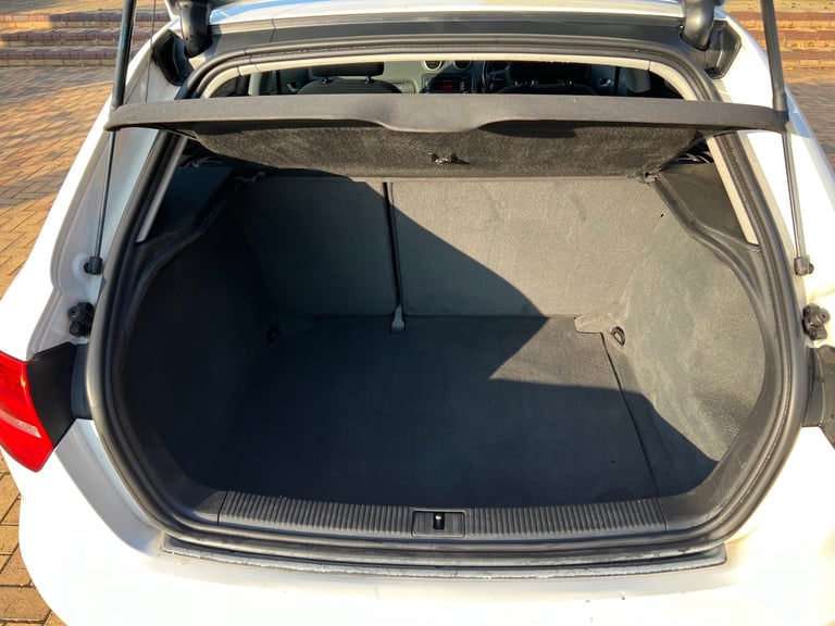 AUDI A3 1.6 Technik Sportback 5dr Petrol Manual Euro 4 (102 ps)