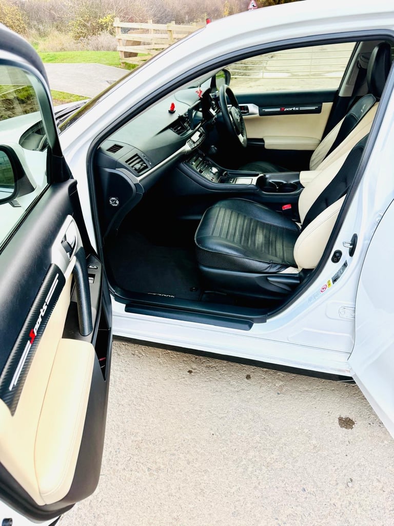 Lexus, CT, Hatchback, 2011, Semi-Auto, 1798 (cc), 5 doors