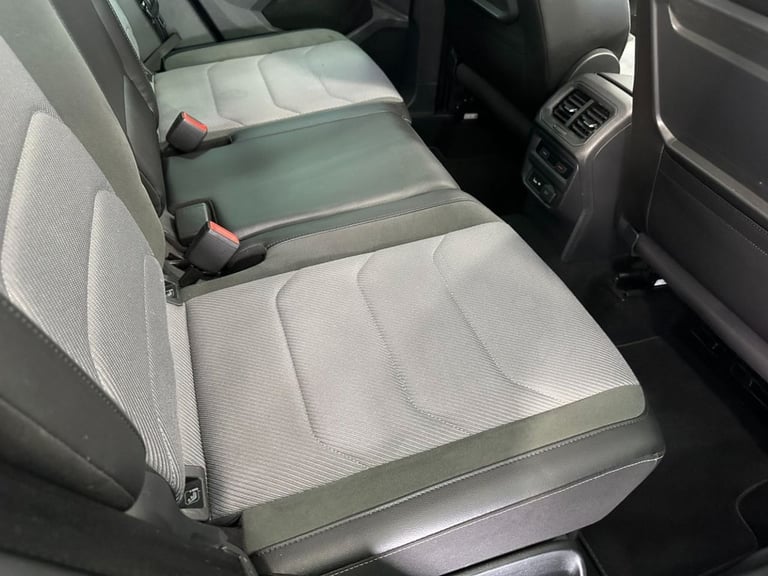 2018 Volkswagen Tiguan 2.0 TDI R-Line SUV 5dr Diesel DSG Euro 6 (s/s) (150 ps) ESTATE Diesel Auto...