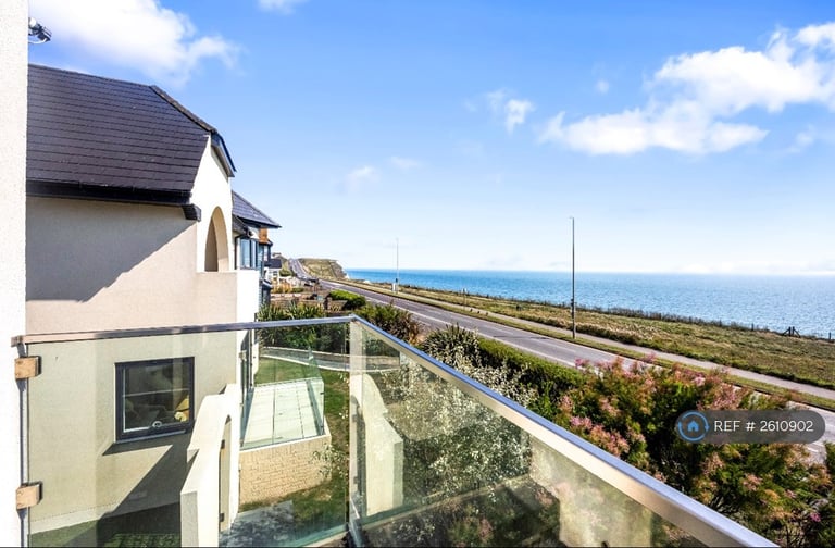 4 bedroom house in Marine Drive, Saltdean, Brighton, BN2 (4 bed) (#2610902)