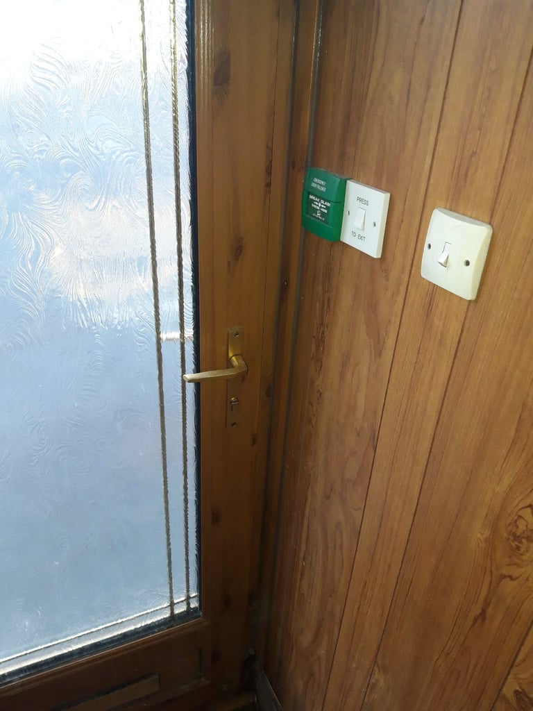 £39.83pw each in large flat 300m from Girvan station (includes Council Tax)