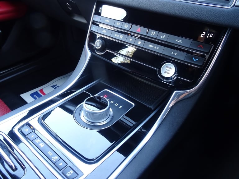 2015 Jaguar XF 2.0d [180] R-Sport 4dr Automatic **LOW MILEAGE*ONLY 15500 MILES FROM NEW** SALOON ...