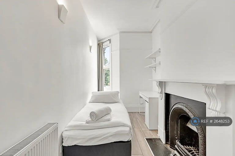 3 bedroom flat in The Vale, London, W3 (3 bed) (#2648253)