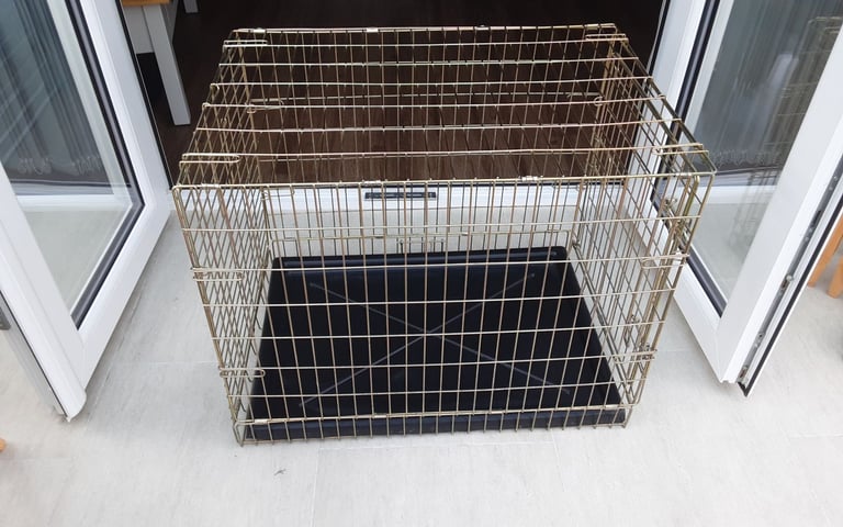 image for Medium size dog crate / cage