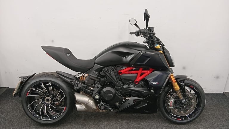 DUCATI DIAVEL 1260 S ** KEYLESS START - LAUNCHE CONTROL - MOT MARCH 2026 **