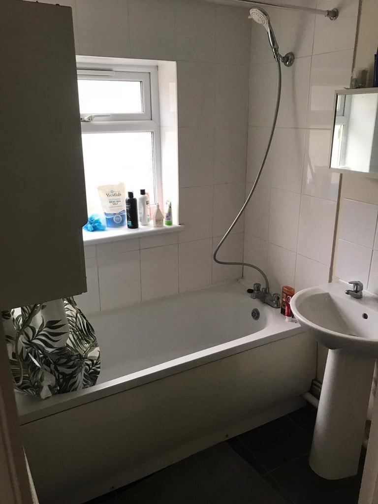 THREE BEDROOM HOUSE TO RENT GILLINGHAM 
