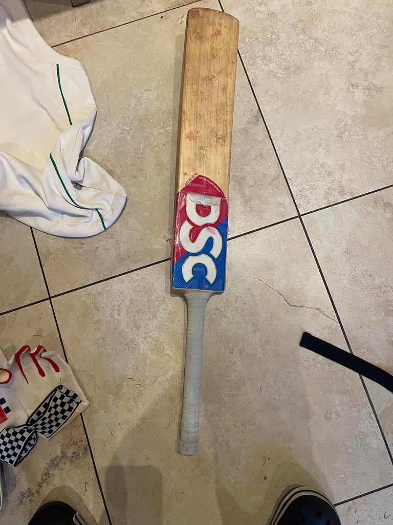 Complete junior/youth cricket gear