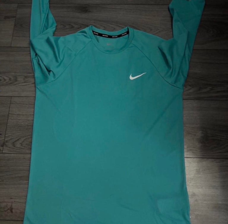 image for Unisex Nike tech top with sleeves 