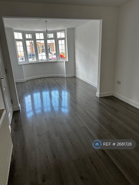 4 bedroom house in Kingsley Road, Luton, LU3 (4 bed) (#2681728)