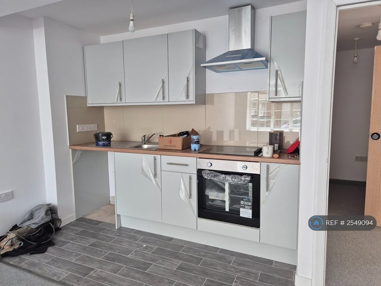 1 bedroom flat in Abbott House, Northampton, NN1 (1 bed) (#2549094)