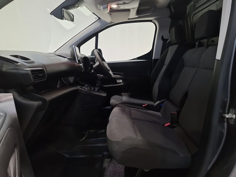 2024 Vauxhall Combo 1.5 TURBO D 2300 PRO P/V L2 H1 100 BHP LWB Panel Van Diesel Manual