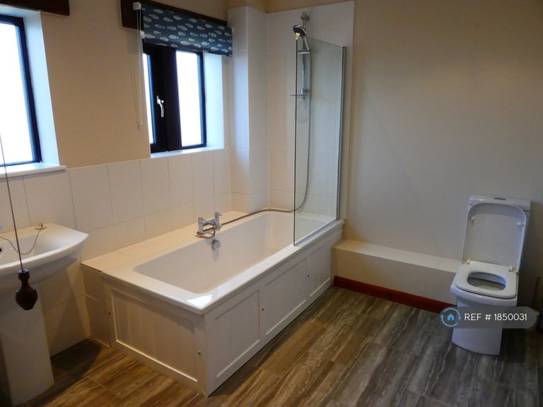 3 bedroom house in Fulstone Road, Huddersfield, HD4 (3 bed) (#1850031)