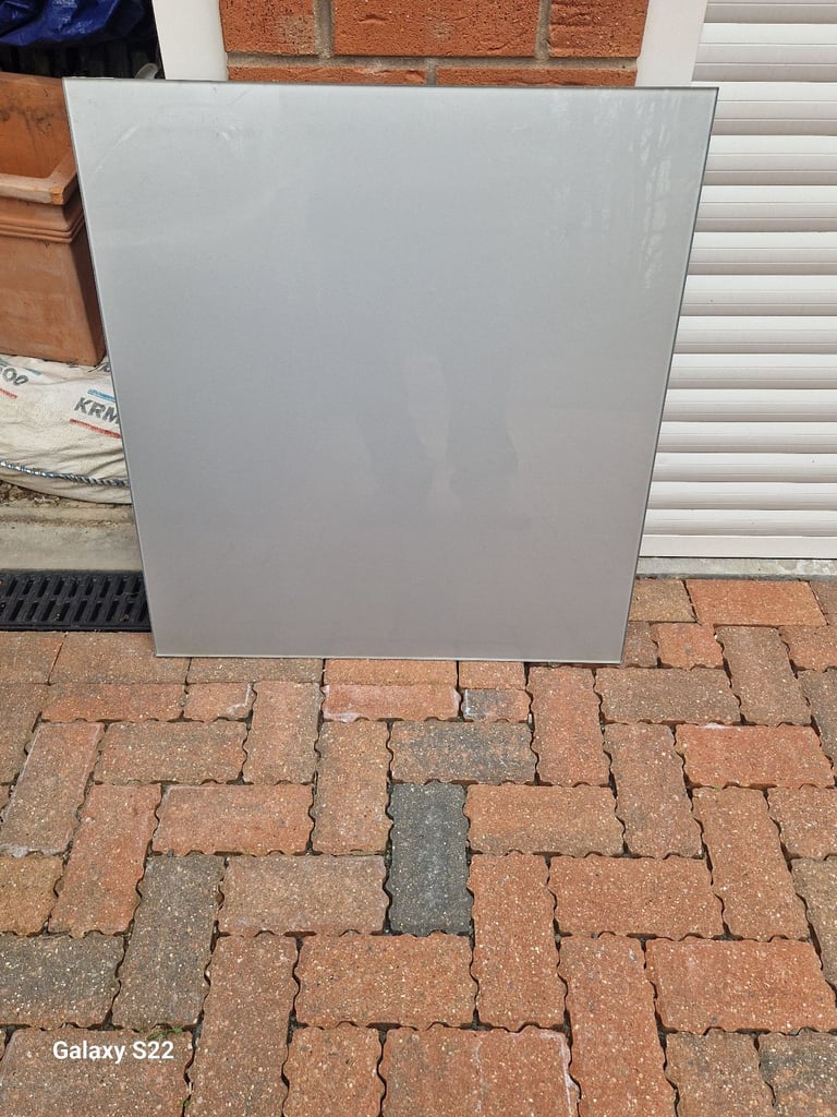 Grey glass splashback 