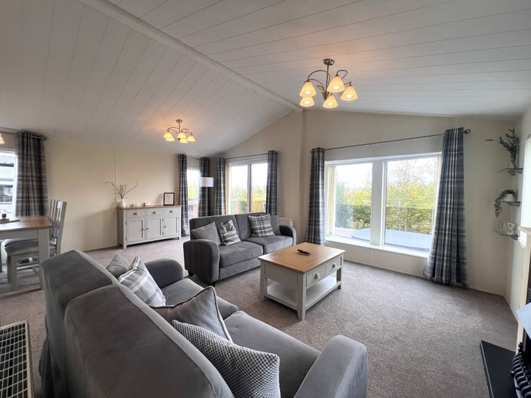 Pre-Owned Lodge for Sale – Hot Tub, Decking & More – Bredon View, Worcestershire WR10 3DY