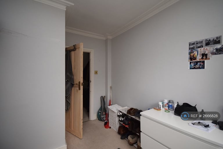 2 bedroom flat in Harbut Road, London, SW11 (2 bed) (#2666828)