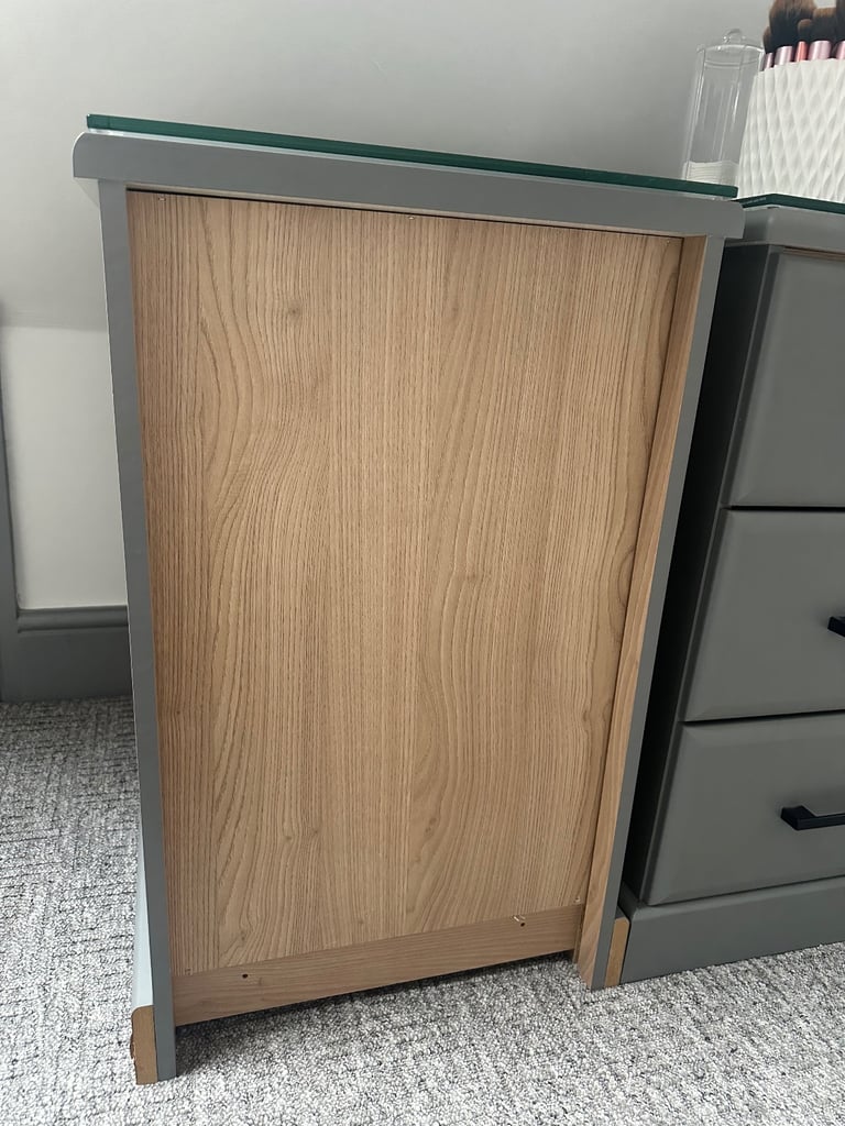 Pair of bed side tables with drawers 