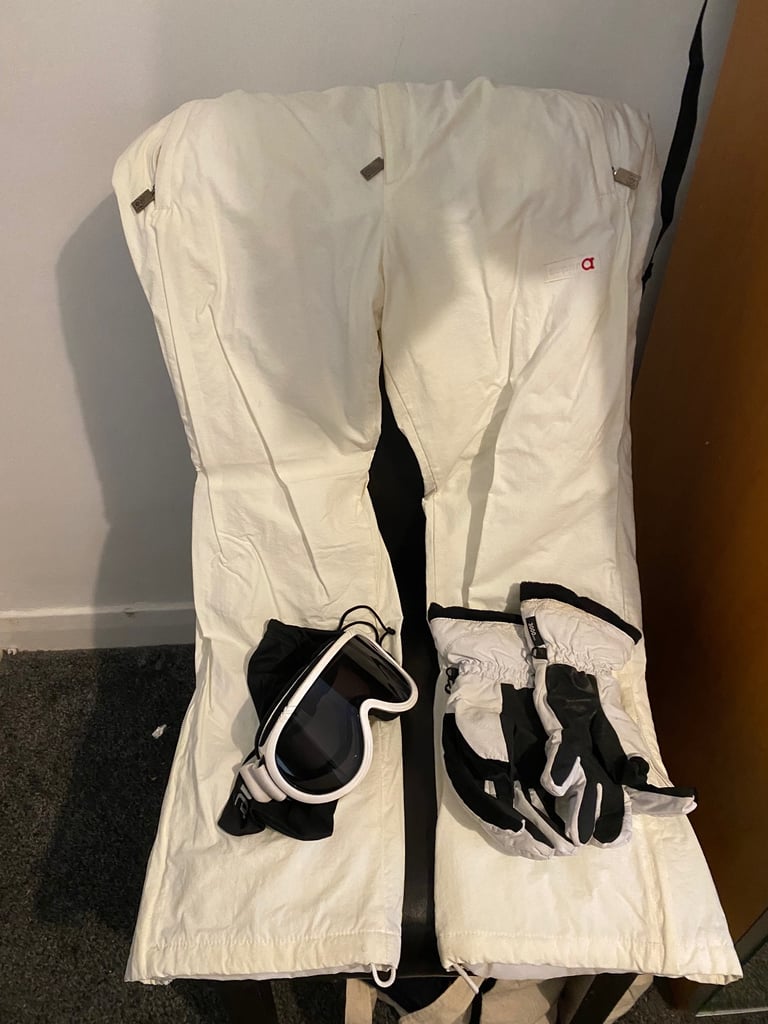 image for White ladies ski outfit