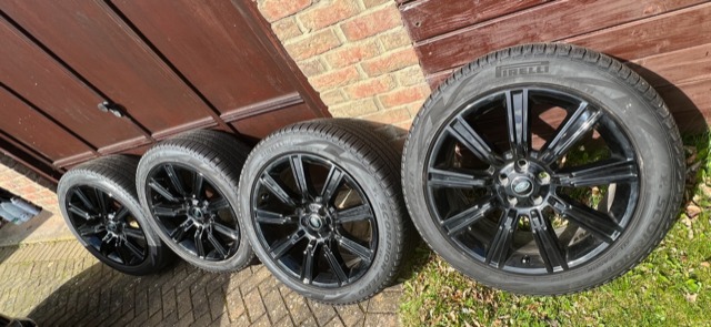 Range Rover Sport (21 Plate) P400e 21 inch Alloys For Sale (Genuine) With Hardly Used Tyres 