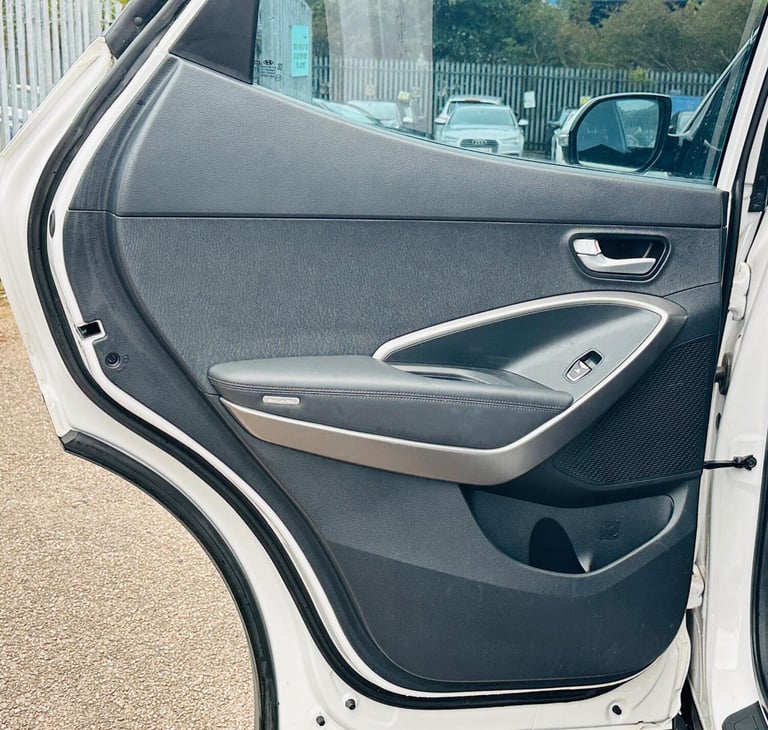 2016 Hyundai Santa Fe 2.2 CRDi SE 4WD Euro 5 5dr (5 seat) ESTATE Diesel Manual