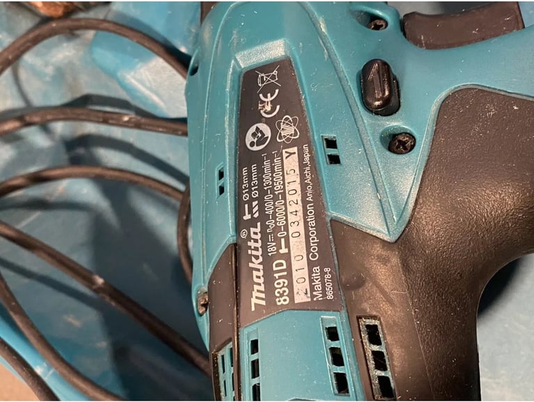 Makita 8391D Combi Drill 18v 1 Drill 2 Faulty Batteries Charger And Carry Case