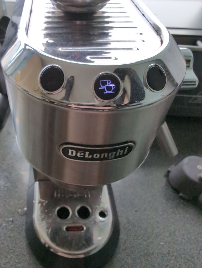 De'Longhi Dedica Style, Traditional Pump Espresso Machine EC685M, Silver