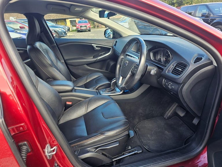 2015 Volvo V40 Cross Country 2.0 D2 Lux Auto Euro 6 (s/s) 5dr HATCHBACK Diesel Automatic