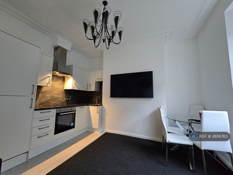 2 bedroom flat in Menzies Road, Aberdeen, AB11 (2 bed) (#2656763)