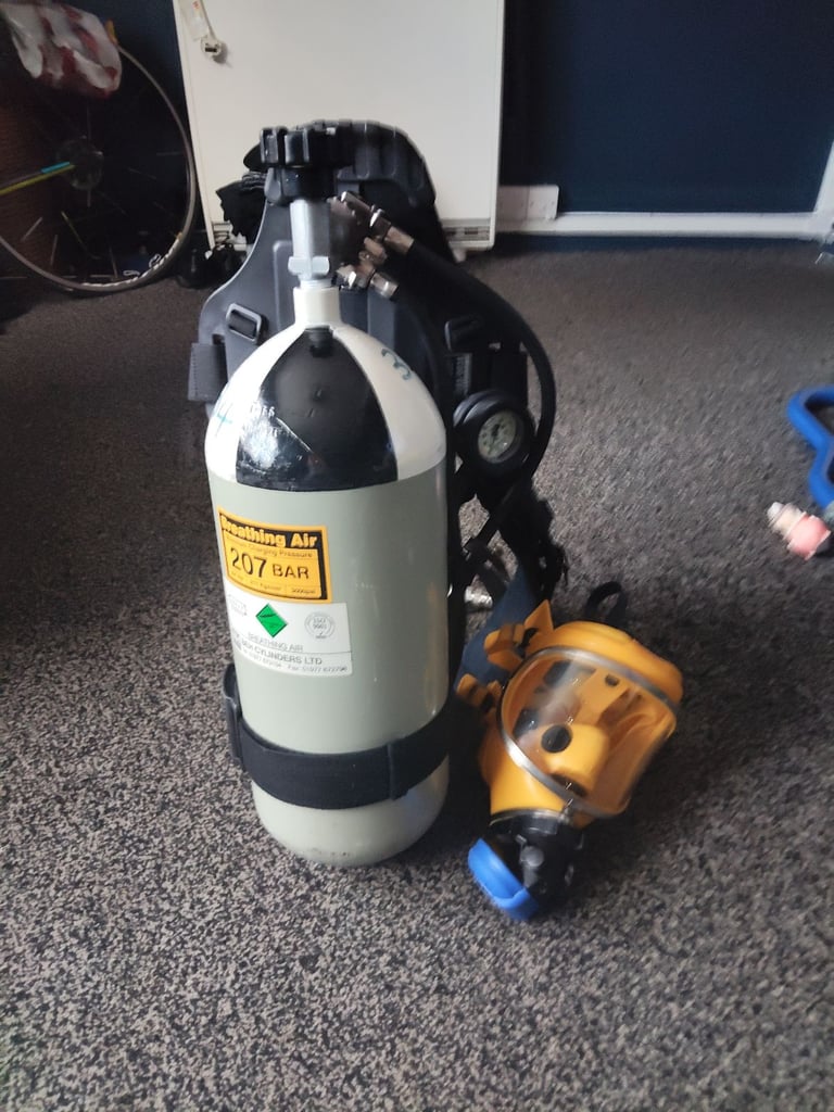 Diving gear mask bottle and breathing gear