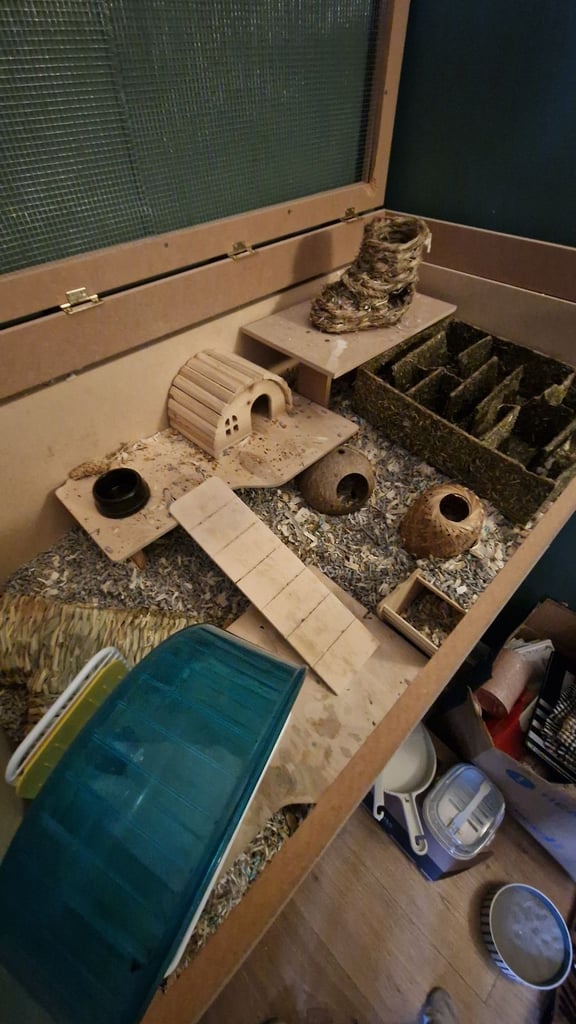 ETHICAL hamster cage (barless)