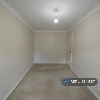 2 bedroom flat in Sterling Court, Bursledon, Southampton, SO31 (2 bed) (#2641667)