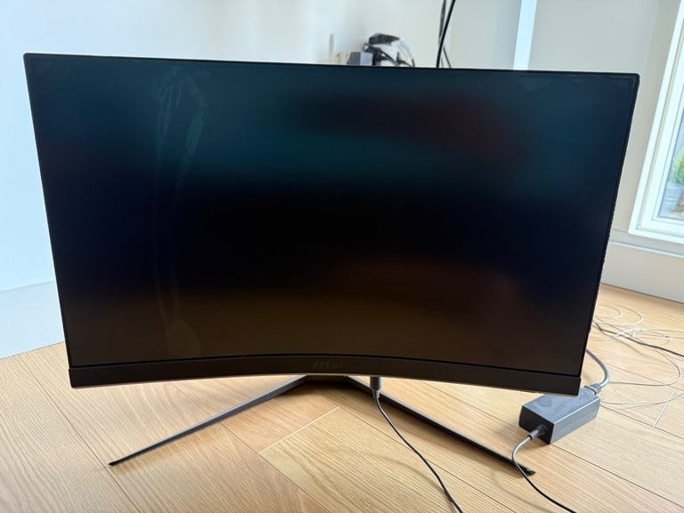 MSI 24” curved gaming monitor 