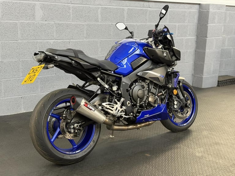 2018 Yamaha MT-10 1000 Hyper-naked Petrol Manual Euro 4 (160 ps)