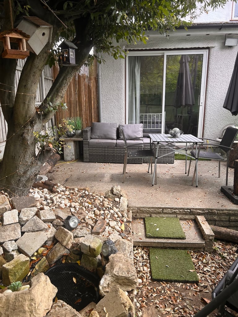 Self contained garden flat studio apartment Epsom / Ewell, Bills included, Weekly stays available 